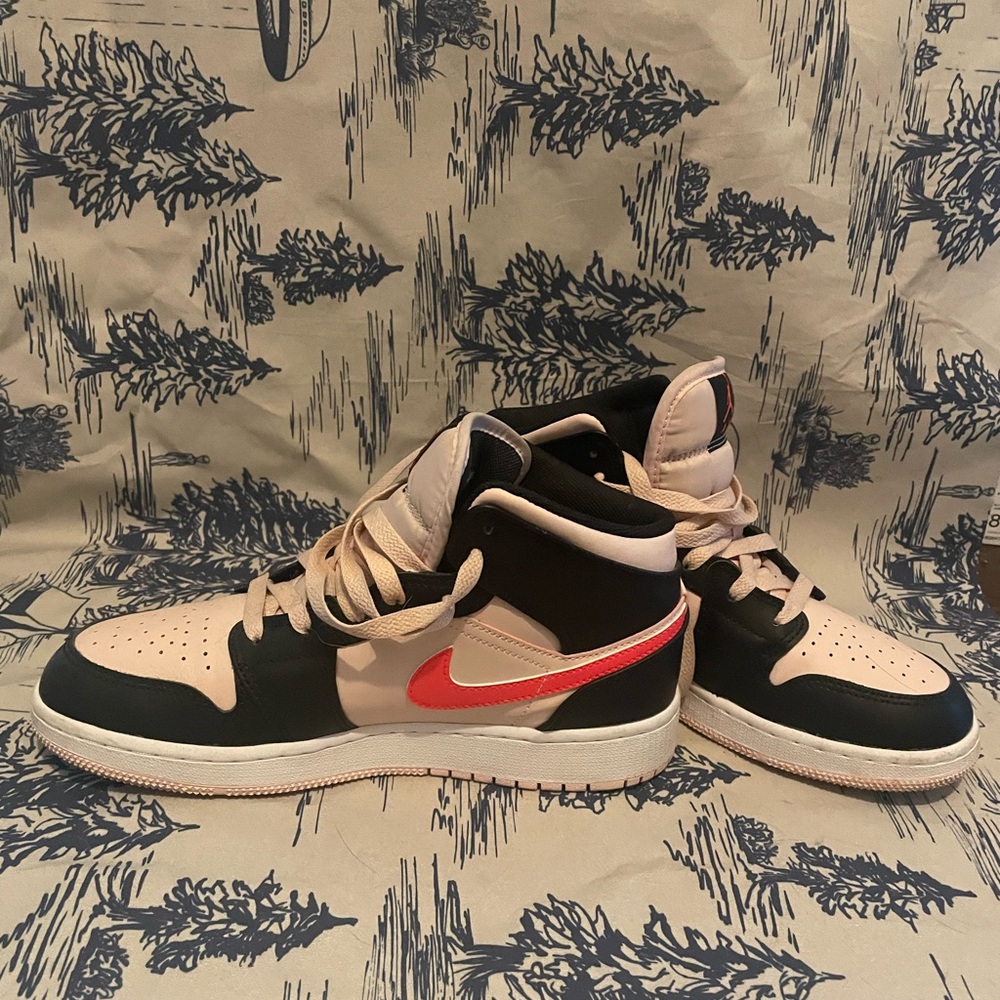 Air Jordan 1 Mid GS 'Black Pink Crimson